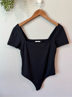 Aritzia Babaton Contour Black Square-Neck Short Sleeve Bodysuit Sz L